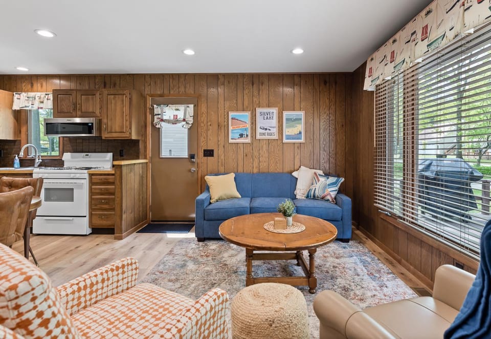 Twin Oaks B House in Wisconsin