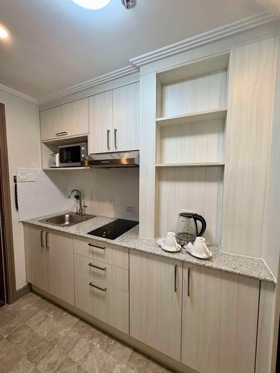 Sheryll Escapes - La Grande Phase 2, Grand Studio 708 on 7th floor with Balcony, Wifi & Netflix Apartment in Angeles