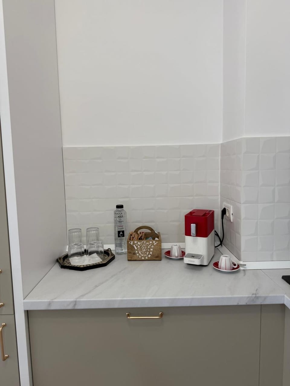 Day, Kitchen or kitchenette, dishwasher, washing machine
