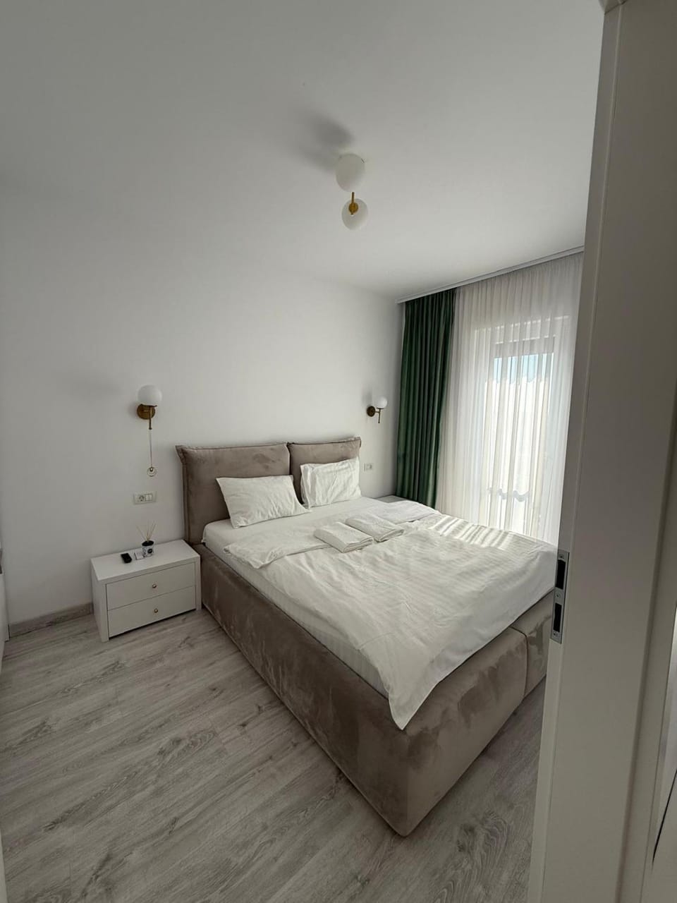 TV and multimedia, Seating area, Bedroom