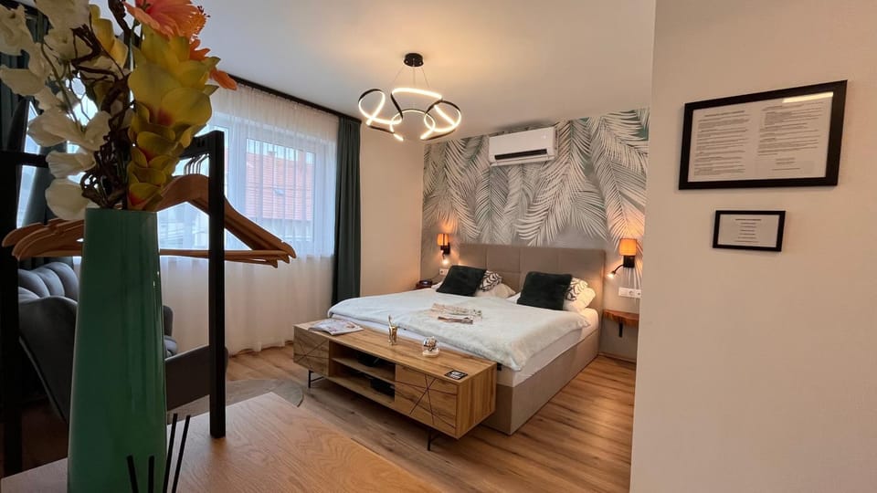 Bed, Photo of the whole room, Bedroom, air conditioner