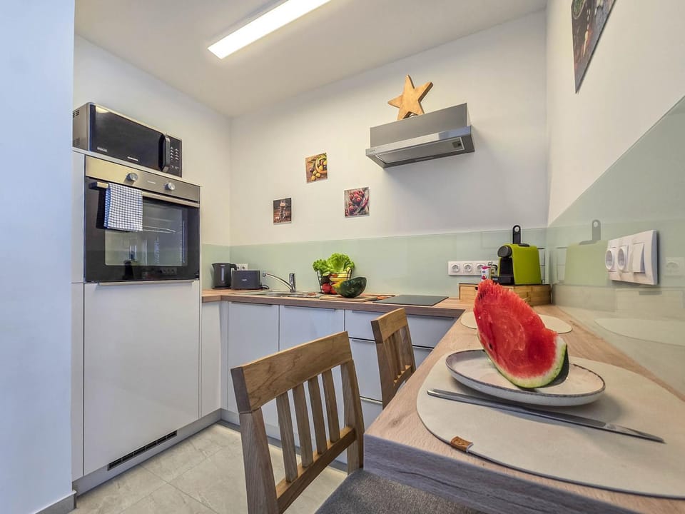 Kitchen or kitchenette, Food, oven, stove, toaster