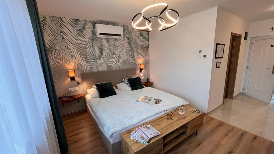 Bed, Photo of the whole room, Bedroom, air conditioner