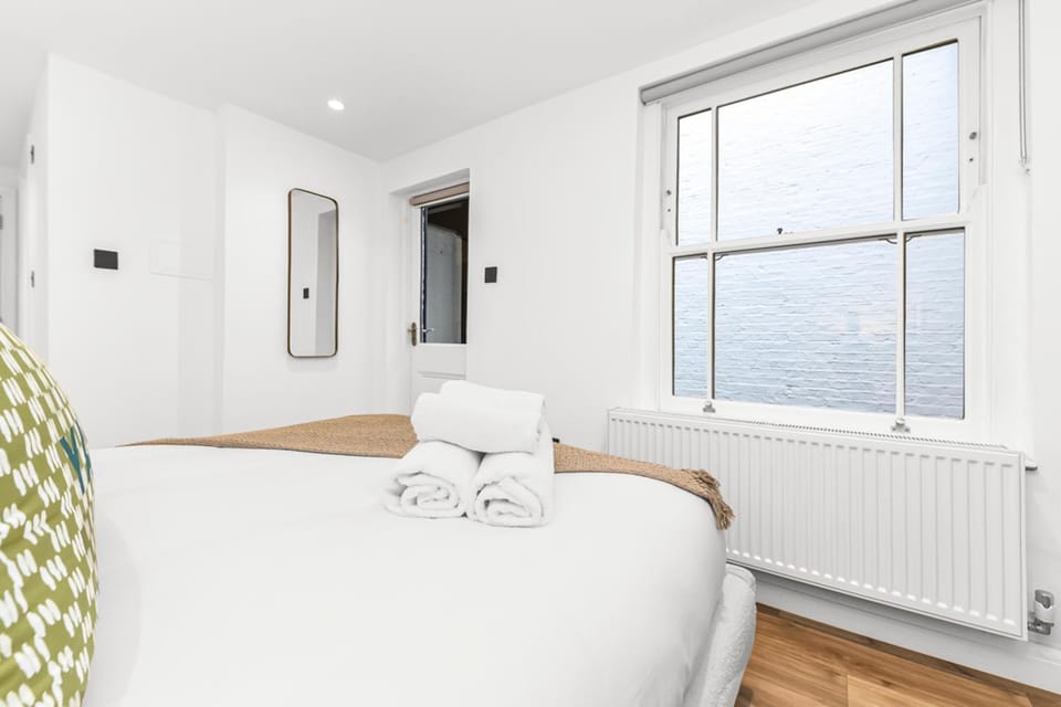 2BR Flat with Chic London Flair Apartment in City of Westminster