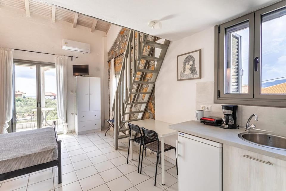 Olympia Zervea Studios with Pool #5 Triple Apartment in Messenia