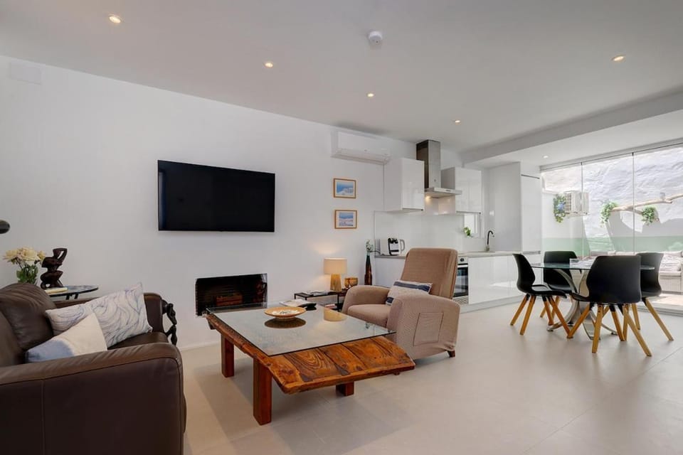 La Duquesa - Gaviotas Frontline Apartment in Costa del Sol