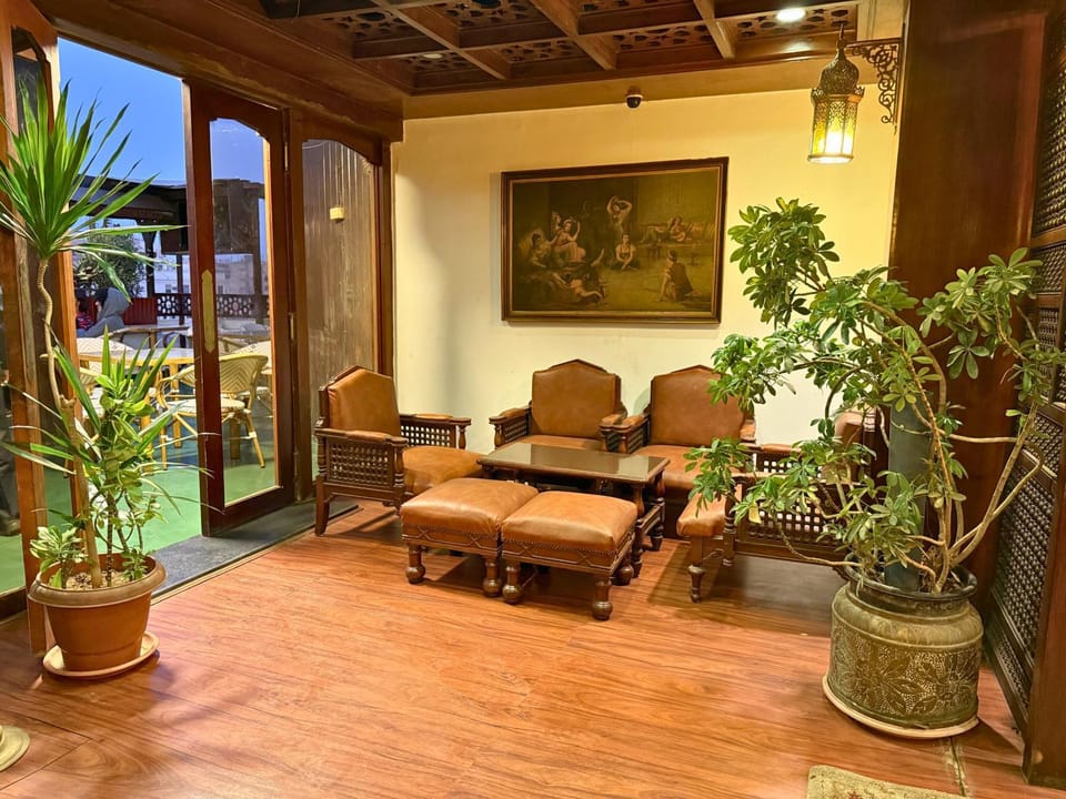 Property building, Restaurant/places to eat, Balcony/Terrace, Lounge or bar, City view, Lunch, Dinner