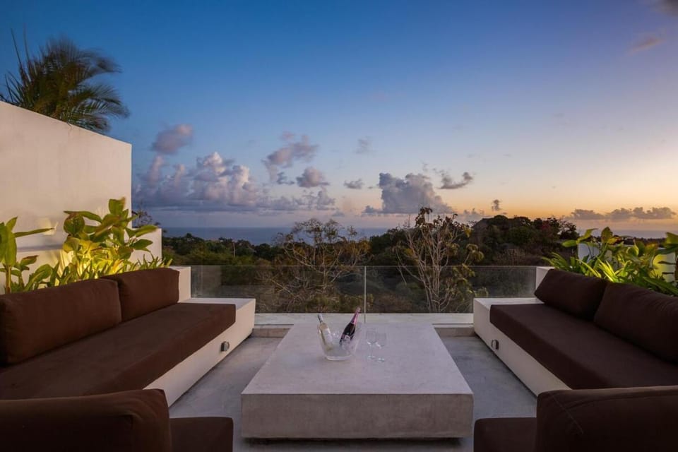 View (from property/room), Balcony/Terrace, Seating area, Sea view