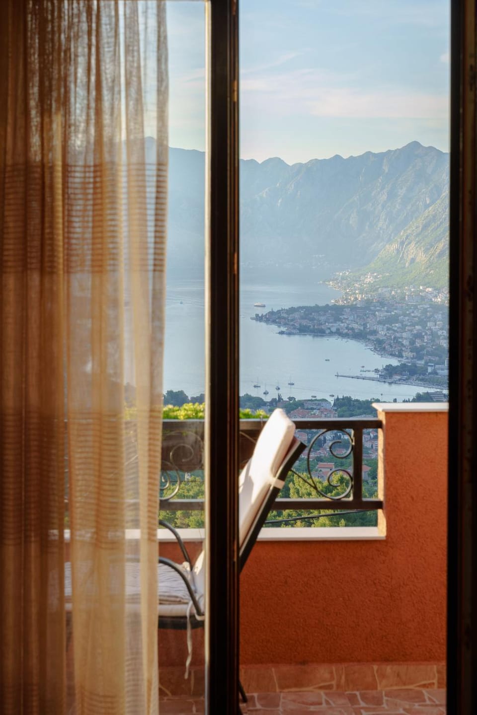 Big Hill Apartment 2 Apartment in Kotor Municipality