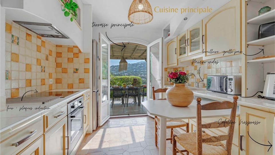 Kitchen or kitchenette, Kitchen or kitchenette, Dining area, dishwasher, oven, stove, toaster
