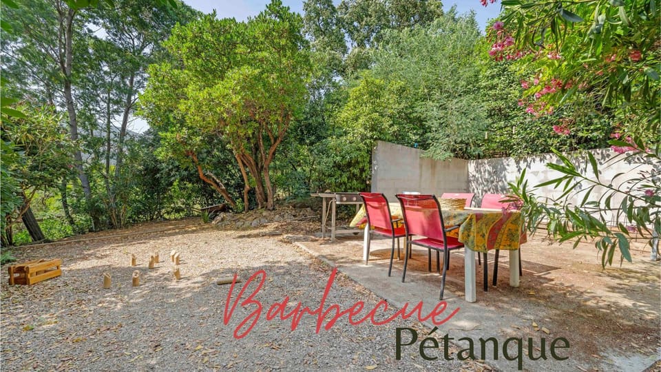 Property building, Patio, Spring, Natural landscape, Garden, Dining area, Garden view, sunbed