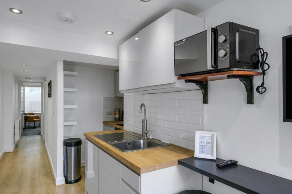 Sheffield 1-Bed Flat by Parks, Trails & Woodland Apartment in Sheffield