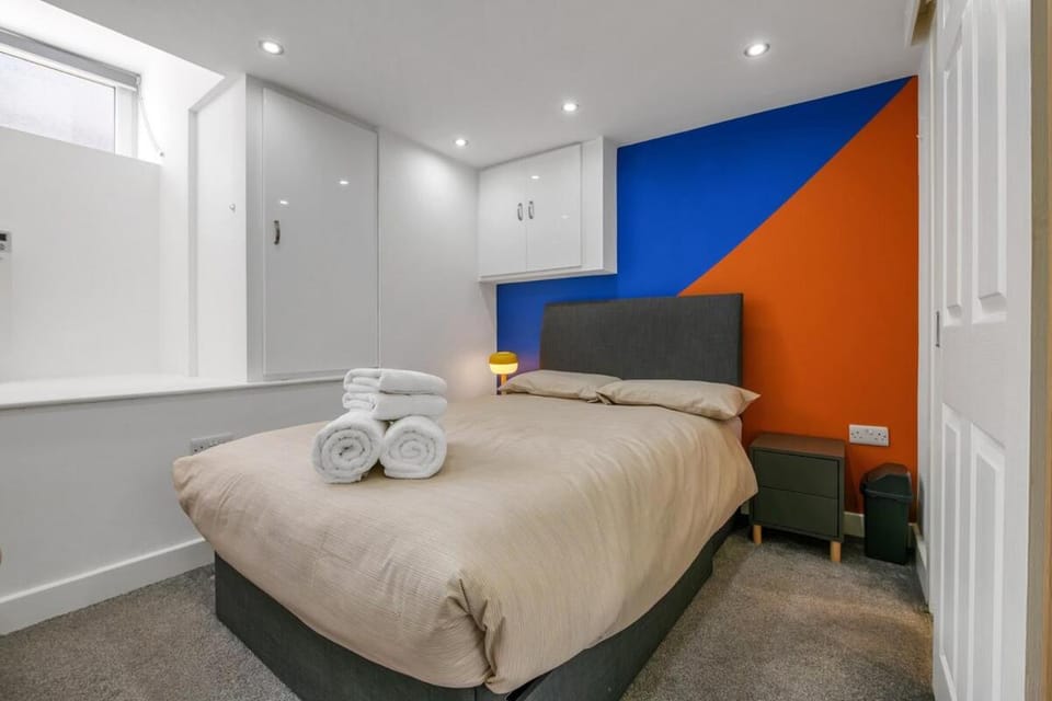 Sheffield 1-Bed Flat by Parks, Trails & Woodland Apartment in Sheffield