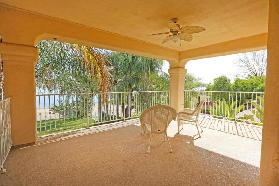 Lakeside Mansion Waterfront 34 beds Boat ramp Villa in Lake Elsinore
