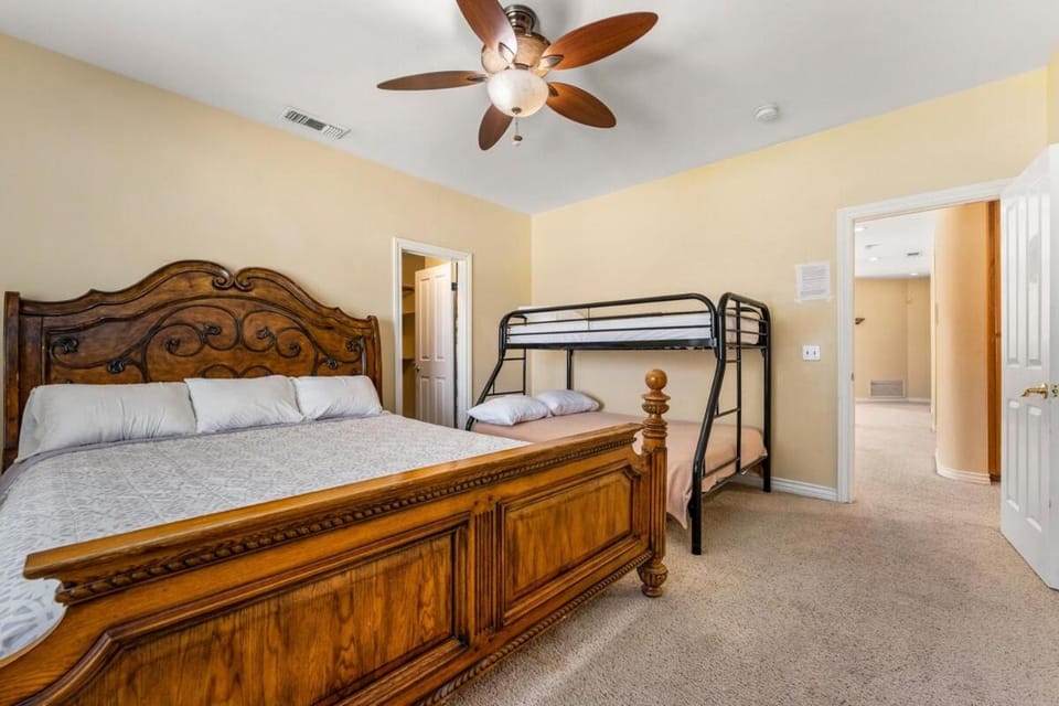Lakeside Mansion Waterfront 34 beds Boat ramp Villa in Lake Elsinore