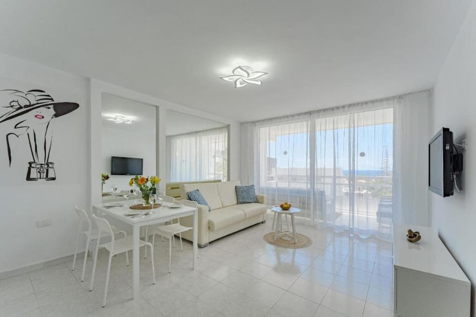 TV and multimedia, Living room, Dining area