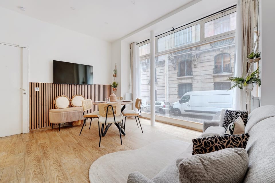 "Cozy Apartment 1BDR 4P – Paris 8th Saint-Lazare Apartment in Paris