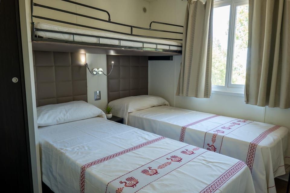 Bed, Bedroom, wardrobe, air conditioner