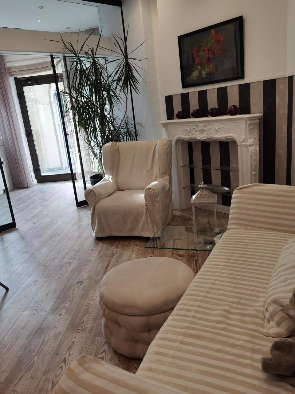 Living room, Seating area