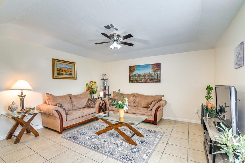 2 Mi to Chinatown: Pet-Friendly Houston Home House in Harris County