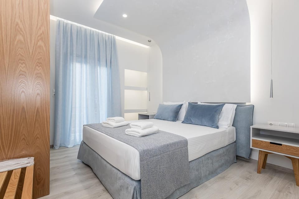 Bed, Bedroom, towels, wardrobe