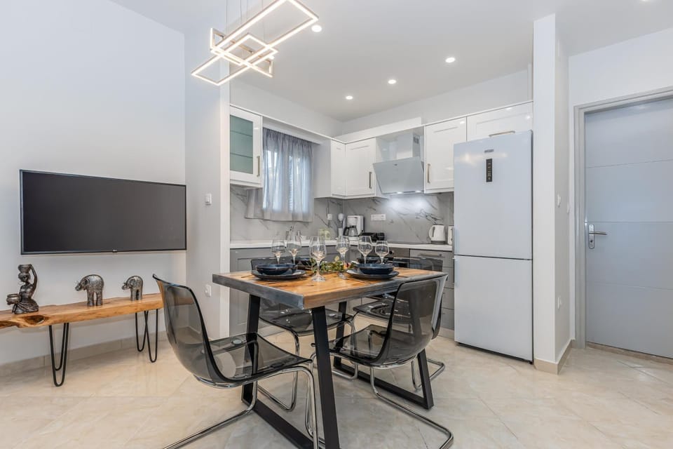 TV and multimedia, Kitchen or kitchenette, Dining area
