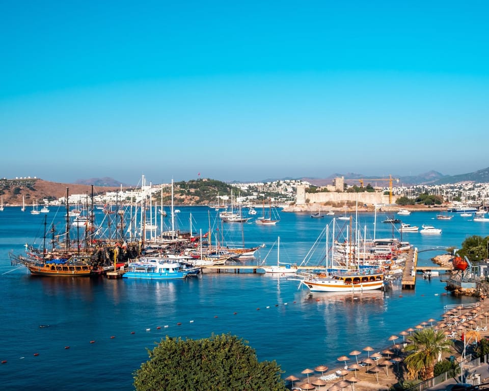 Nearby landmark, Day, Natural landscape, City view, Lake view, River view, Sea view