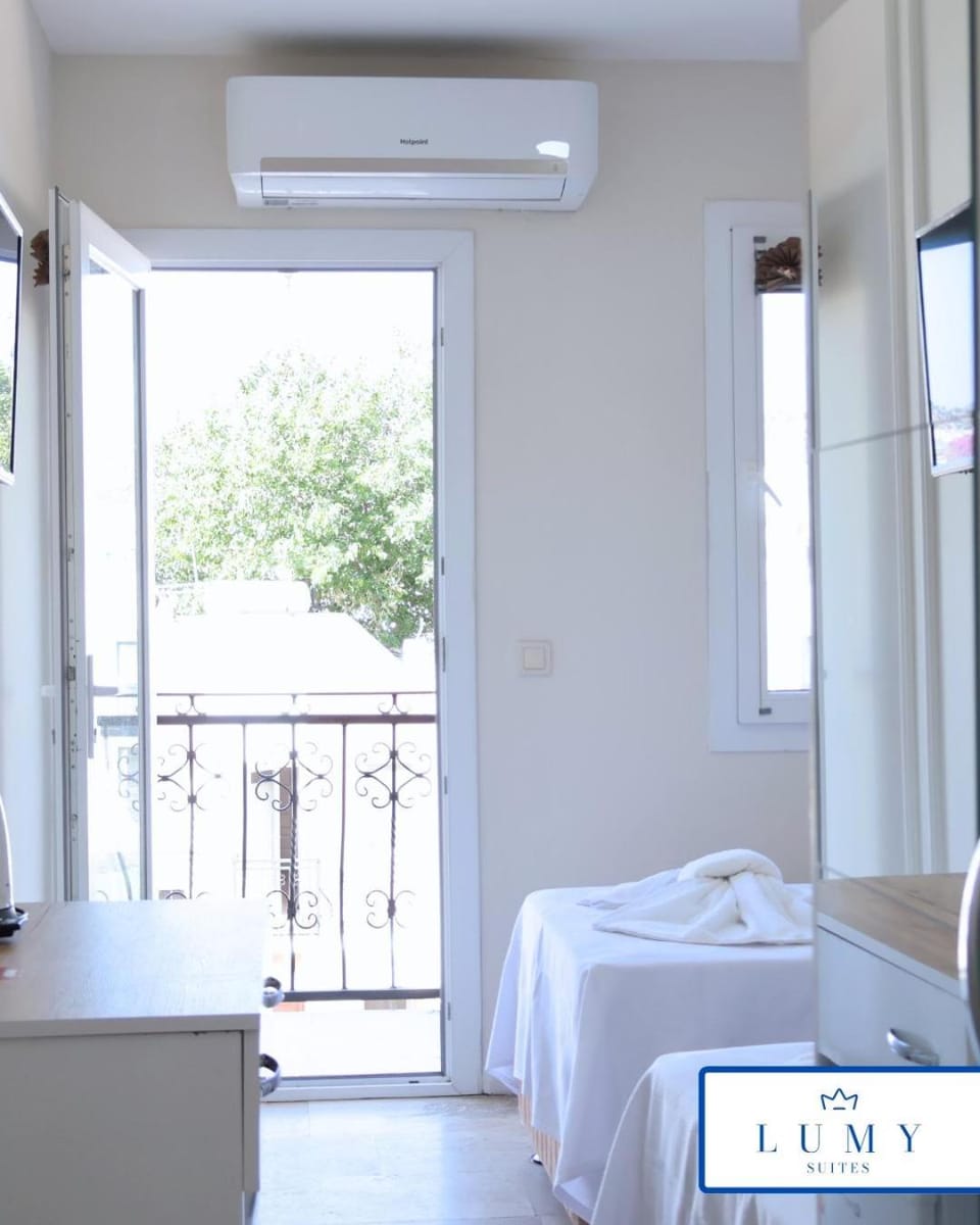 Bed, TV and multimedia, Photo of the whole room, Bedroom, internet, air conditioner