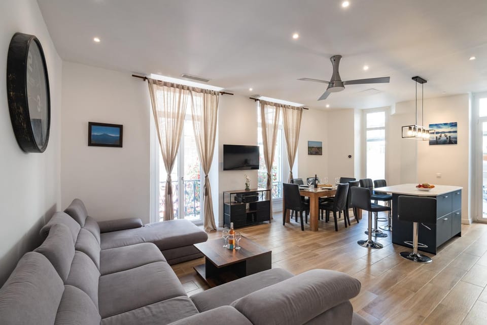 TV and multimedia, Living room, Dining area