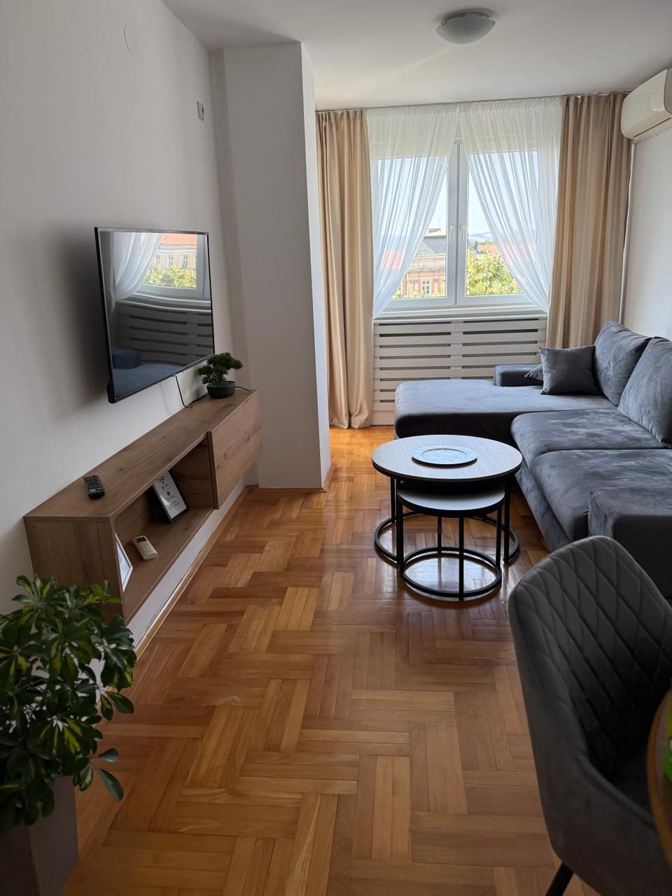 Communal lounge/ TV room, Bed, Living room, Photo of the whole room, Seating area, Evening entertainment