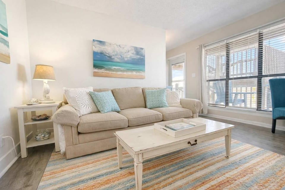 Sea Horse 611- 2 min walk 2 beach Apartment in West Beach