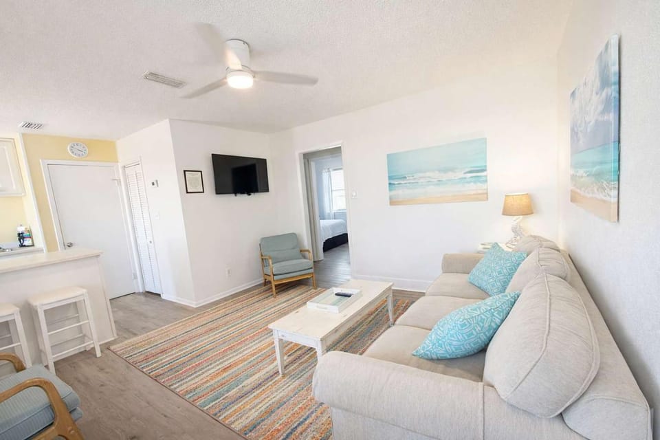 Sea Horse 611- 2 min walk 2 beach Apartment in West Beach