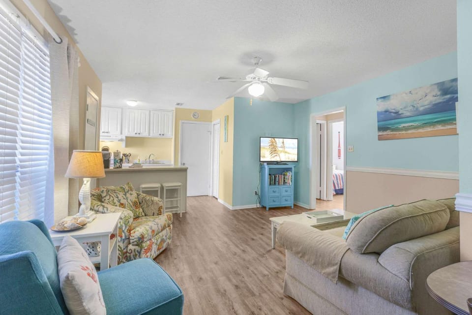 Sea Horse 611- 2 min walk 2 beach Apartment in West Beach
