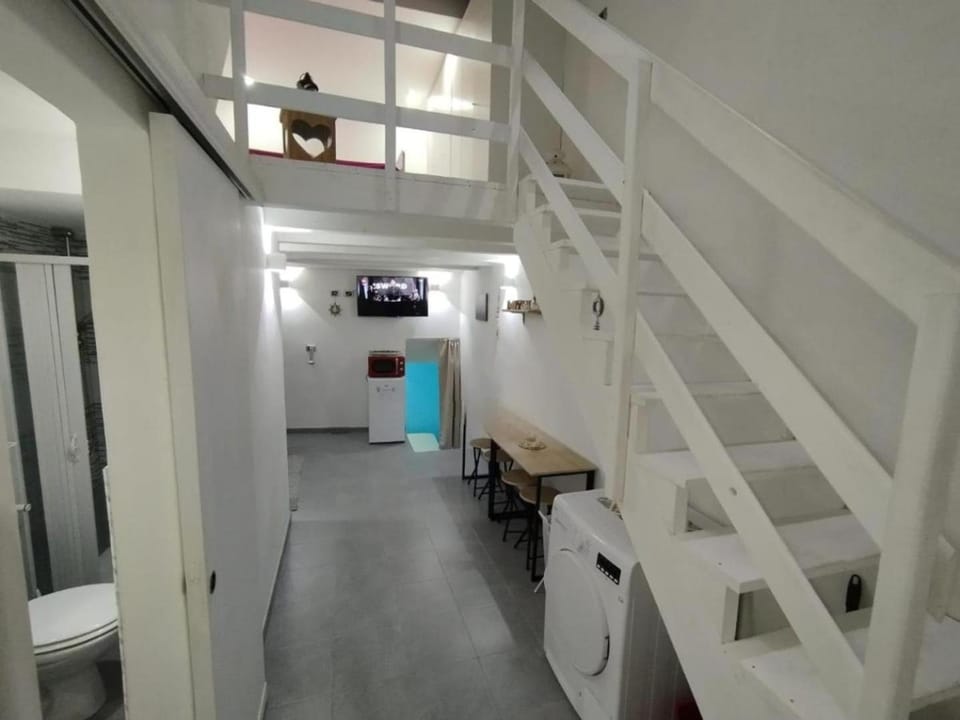 Facade/entrance, TV and multimedia