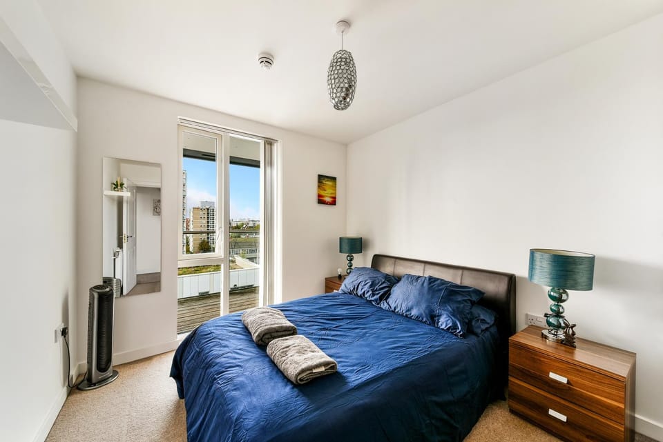 2 bed 2 bath Long term stay in Canary Wharf - Balcony - Free Wifi Apartment in London