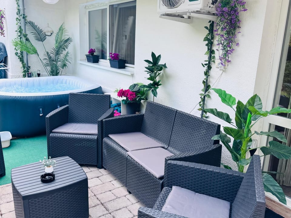 Juicy Private Apartments with Jacuzzi Apartment in Hungary