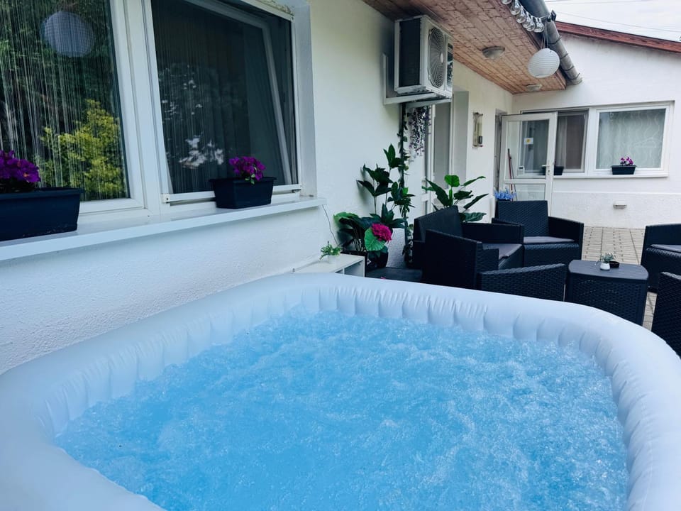 Juicy Private Apartments with Jacuzzi Apartment in Hungary