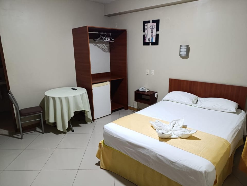 Bed, Photo of the whole room, towels