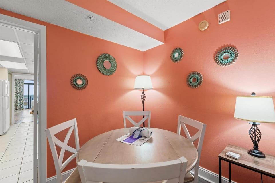 Bright & Airy 1 BR Oceanfront Condo! Landmark 844 House in Myrtle Beach