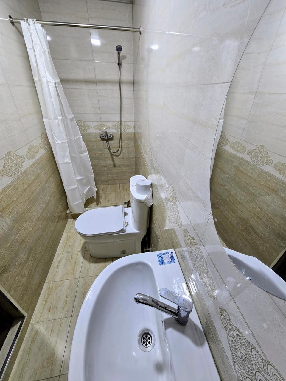 Shower, Toilet