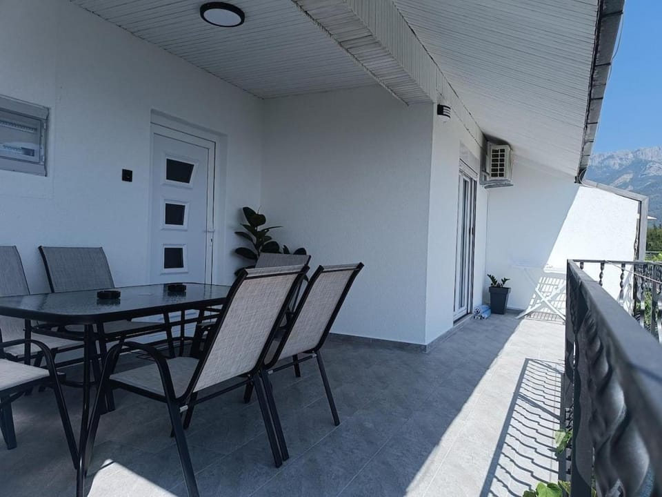 4-Person Seaview Apartment Apartment in Montenegro