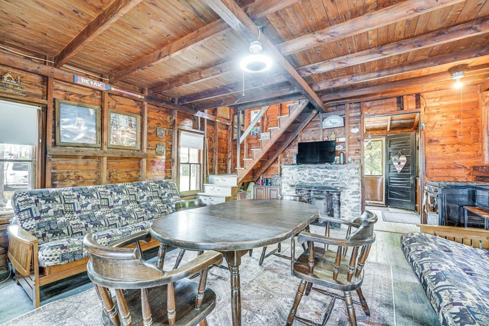 Peaceful Lakefront Maine Cabin w/ Sunset Views Cabin in Vassalboro