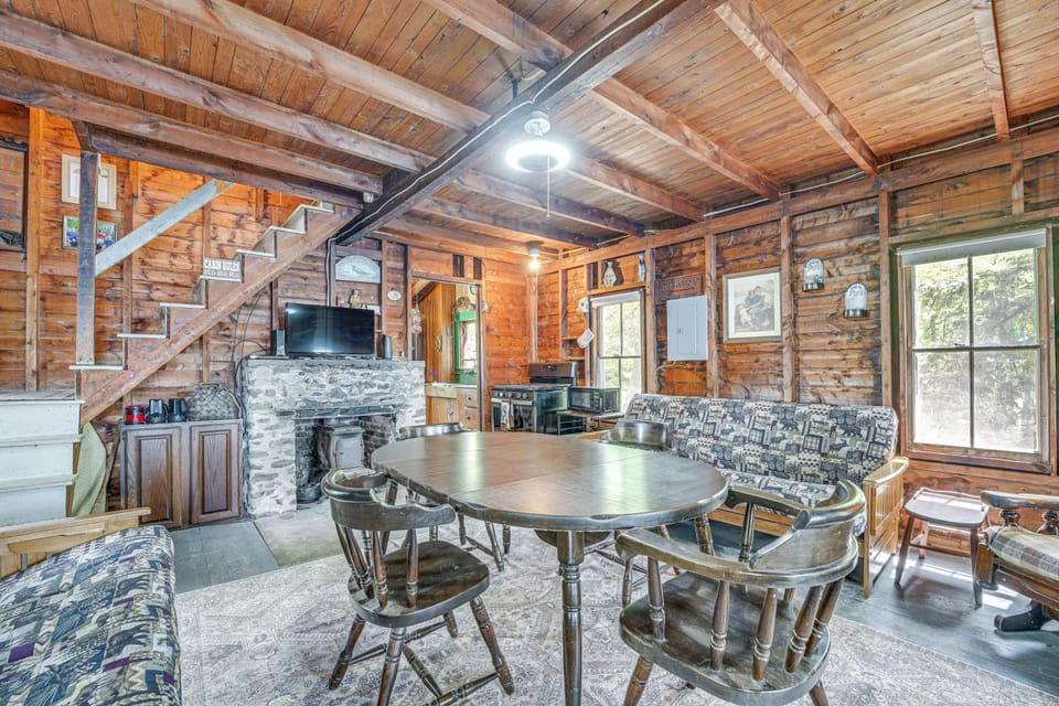 Peaceful Lakefront Maine Cabin w/ Sunset Views Cabin in Vassalboro