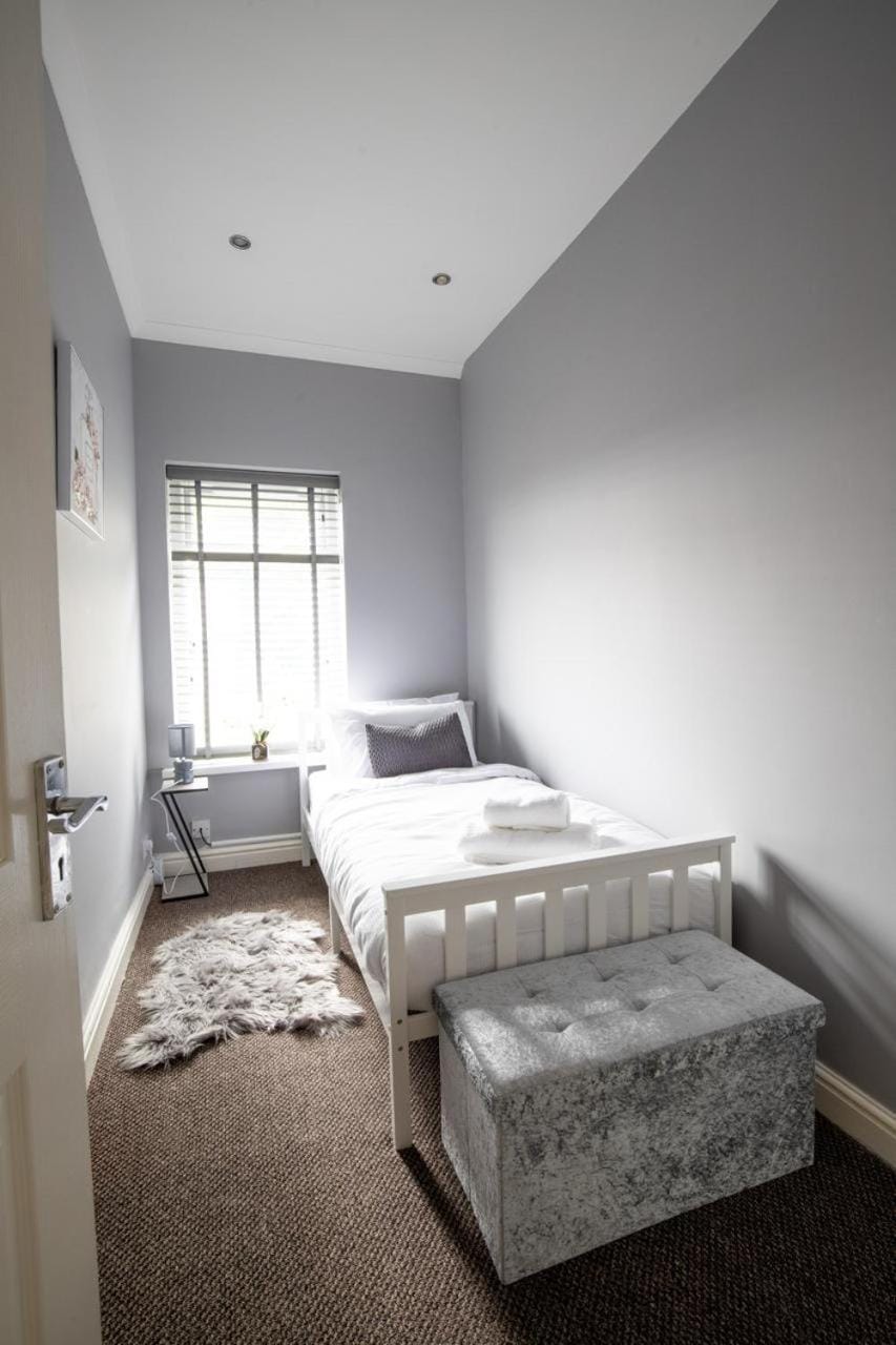 Living room, Photo of the whole room