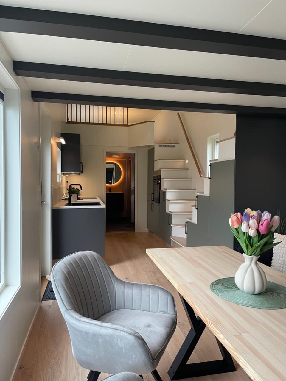 Kitchen or kitchenette, Living room, Seating area, Dining area, stove