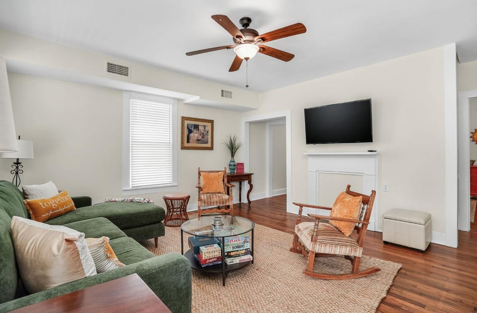 The Beach Peach - Downtown location with new charm! House in Cape Charles