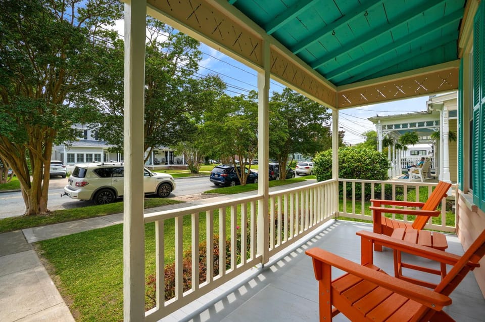 The Beach Peach - Downtown location with new charm! House in Cape Charles