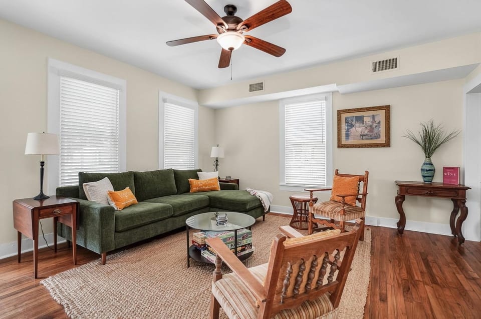 The Beach Peach - Downtown location with new charm! House in Cape Charles