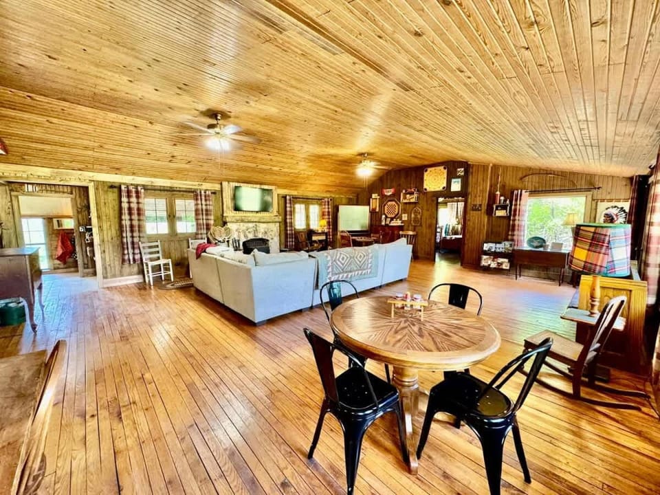 Eagle Rock Cabin Illinois River view Cabin in Ozark Mountains