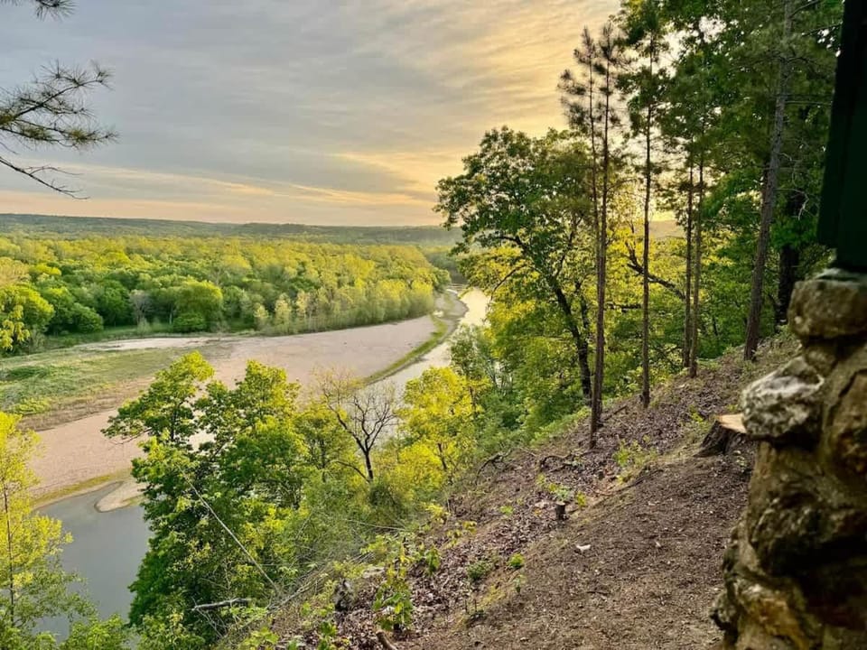 Eagle Rock Cabin Illinois River view Cabin in Ozark Mountains